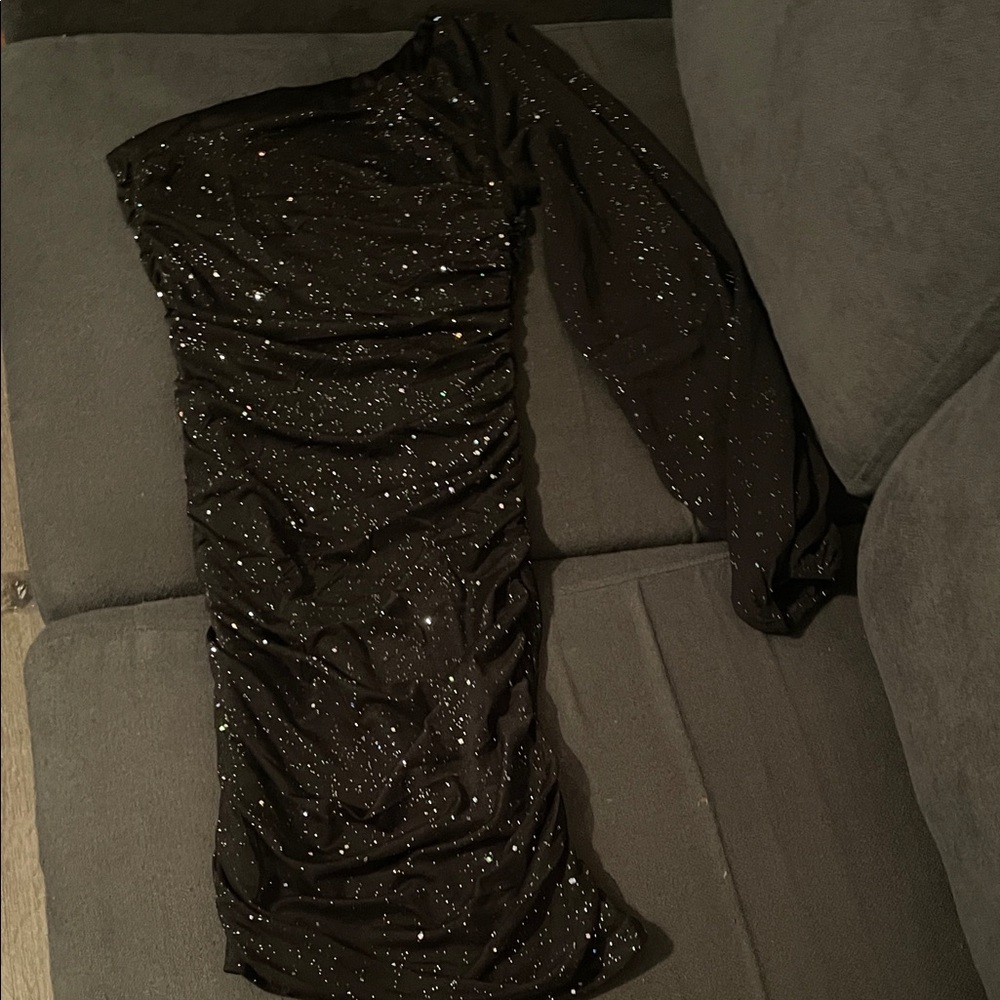 Black One-Shoulder Glitter Dress